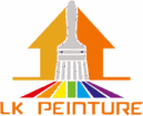 Logo LK Peinture : Pinceau appliquant un spectre arc-en-ciel de couleurs sous une forme de maison orangée, symbolisant la rénovation et la peinture.