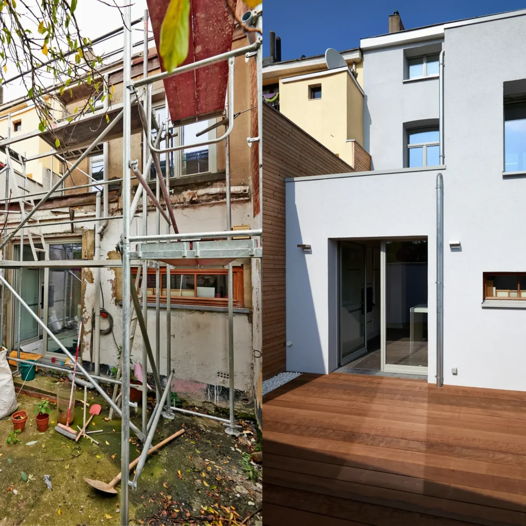 Rénovation façade avant/après : transformation moderne et terrasse bois. Rénovation spectaculaire. Mur délabré avec échafaudage (avant) transformé en façade moderne, blanche et bois, avec grande terrasse en bois (après).